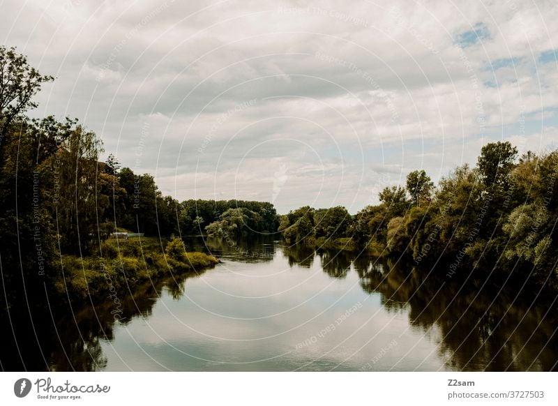 Donau donau wasser gewässer fluß sommer sonne sträucher grün bäume spiegelung reflektion himmel blau wolken natur landschaft bayern Gewässer Außenaufnahme