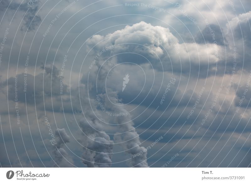 Lausitzer Himmel smokestack Blauer Himmel Wolken Sommer Außenaufnahme Menschenleer Braunkohlekraftwerk Jänschwalde Kühlturm Tag Umwelt Klima Klimawandel