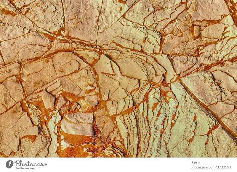 in oman rub al khali alte wüste und die abstrakte rissigen sandtextur trocken Hintergrund unfruchtbar schwarz gebrochen braun Ton Klima Nahaufnahme Konzept