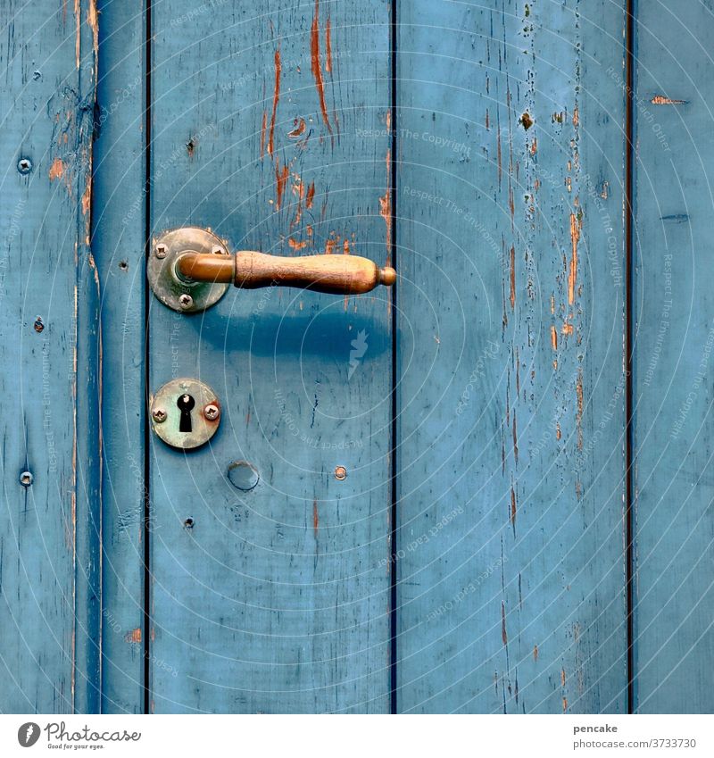 griffig Tür blau alt angenehm Eingang Holz verwittert Türgriff Griff Holztür Eingangstür Schloss Detailaufnahme Strukturen & Formen Nahaufnahme geschlossen