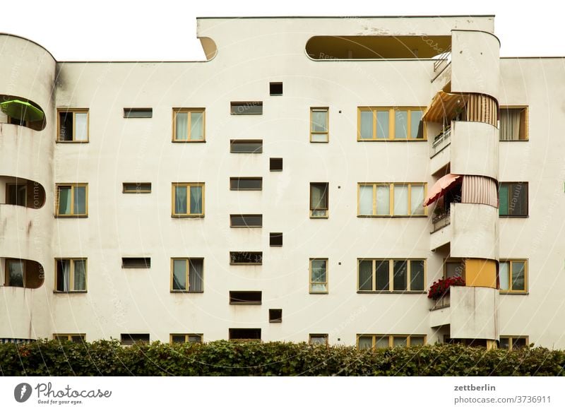 Bauhaussiedlung Siemensstadt berlin siemensstadt bauhaus bauhausstil gebäude mehrfamilienhaus etage stockwerk balkon wohnen wohngebiet klassische moderne