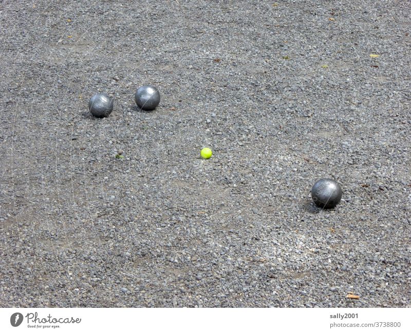 eine Partie Boule... Petanque Boccia Spiel Zeitvertreib Wettkampf Frankreich französisch Kugel Spielen Freizeit & Hobby Sand Sommer draußen Tradition