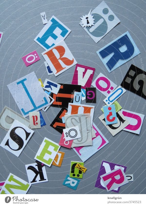 Buchstaben Typographie Schriftzeichen Wort Text Zeichen ausgeschnitten mehrfarbig anonym Collage Zeitschrift Zeitung Printmedien Symbole & Metaphern