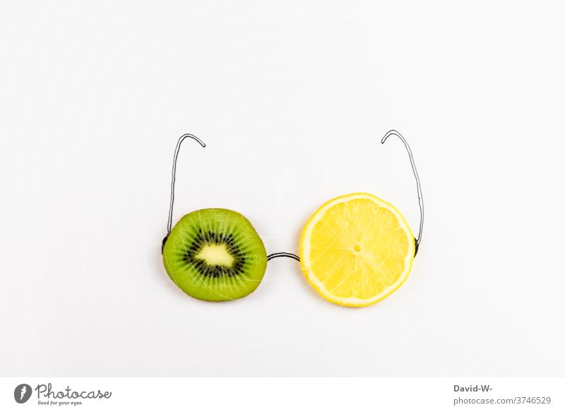 gesunde Einstellung Obst Gesunde Ernährung Brille Frucht fruchtig Vitamine vitaminreich Kiwi Zitrone Vitamin C Gesundheit Augen augenschmaus
