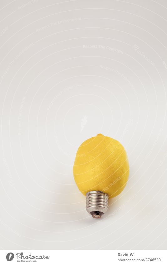 Kreative Glühbirne stellt Idee und Einfall da Zitrone Kreativität Frage Antwort einfallend Denken Erfolg Bildung Licht leuchten