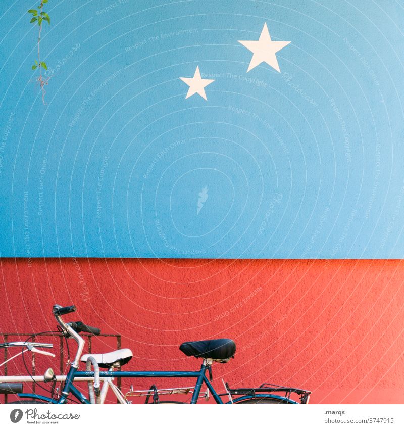2-Sterne-Fahrradparkplatz parken Mobilität Wand rot blau Stern (Symbol) Verkehrsmittel