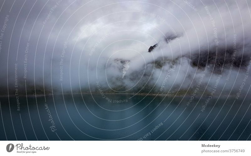 Lünersee See Seeufer Nebel Menschenleer Wasser Herbst Nebelschleier Nebelwand Nebelstimmung Berge u. Gebirge alpin Alpen rätikon mystisch