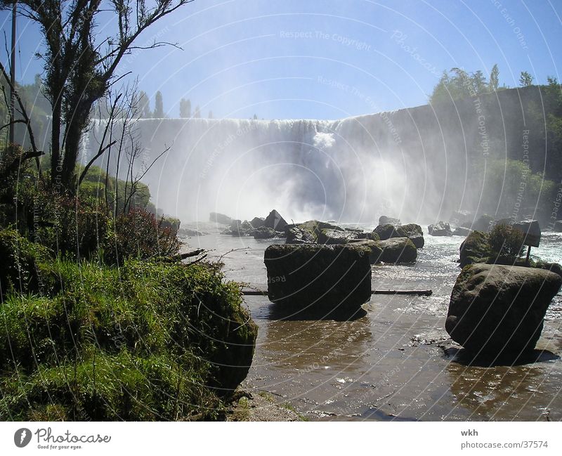Wasserfall bei Los Angeles/Chile Gischt Südamerika Felsen
