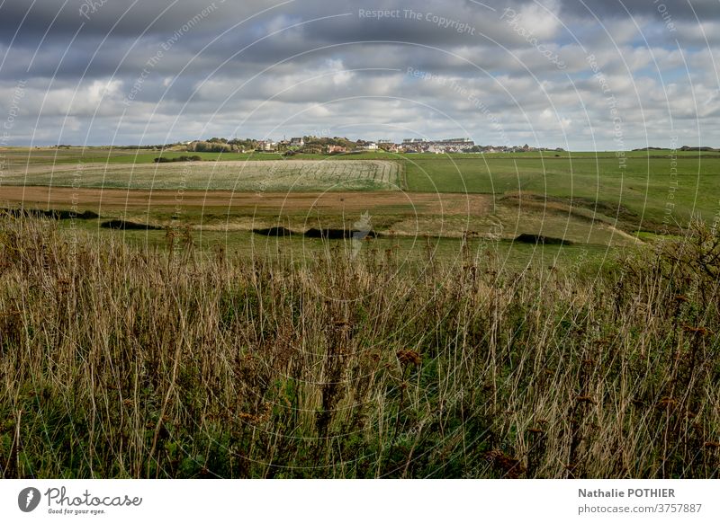 Land, Prioren und Felder an der Opalküste Weide Horizont Pas de Calais Norden ccote dopale herbr Natur Umwelt Himmel Wolken Landschaft Bauernhof rollierend
