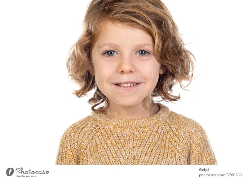 Bezauberndes blondes Kind mit gelbem Trikot Kinder Person Ausdruck Junge Kaukasier vereinzelt weiß schön Emotion freundlich menschlich Unschuld Freude Vorschule