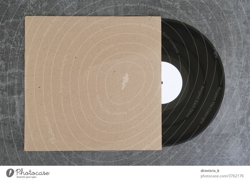 Vinyl-Schallplatte und generische Hülle Aufzeichnen Musik Hintergrund Deckung blanko Karton Hülse weiß kennzeichnen Designelement Kopierbereich Werbung Attrappe