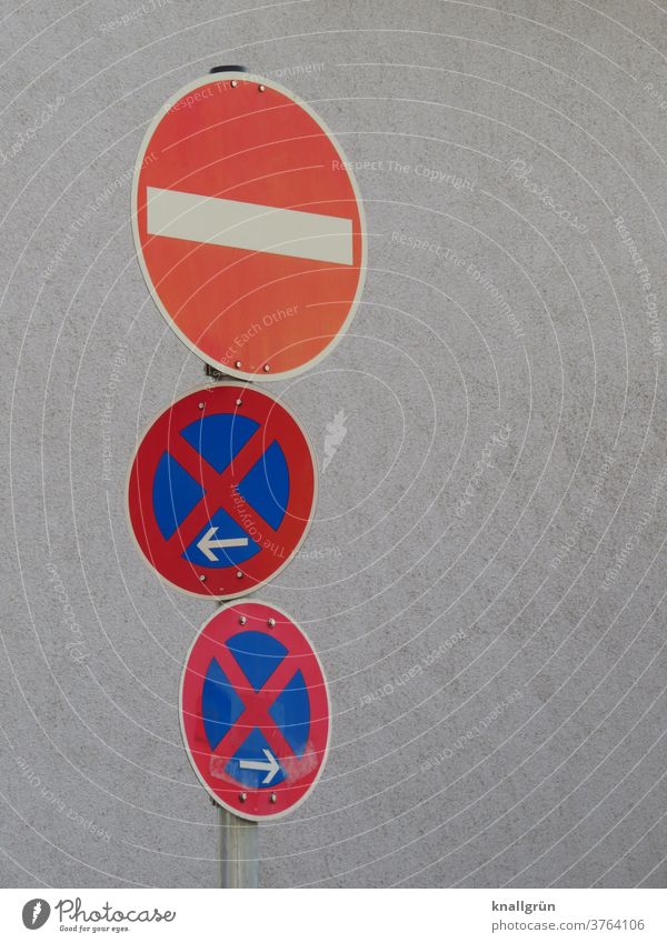 Mehrere Verbotsschilder laut StVO Straßenverkehr Verkehrszeichen Verbote Verkehrsschild Außenaufnahme Schilder & Markierungen Hinweisschild Warnschild