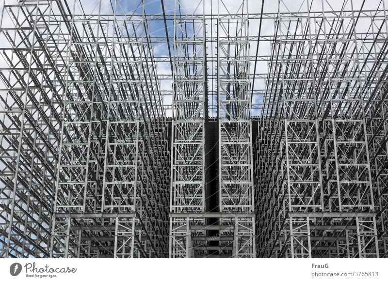 Hochregal Konstruktion Industriefotografie Logistik Lagerhaltung Stahl Metall groß Baustelle Menschenleer Himmel