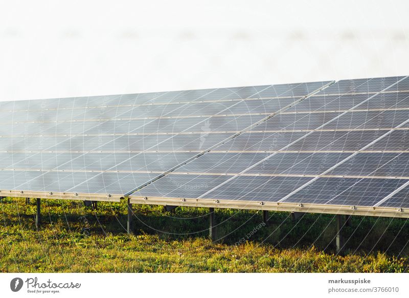 Solarenergie-Panel alternativ Hintergrund blau Zelle Wandel & Veränderung Großstadt Sauberkeit übersichtlich Klima Sammler Ökologie Wirtschaft Einfluss