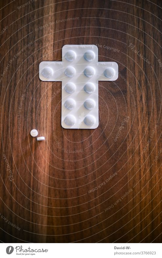 Medikamente / Tabletten in Form eines Kreuzes | lebensnotwendig Medizin Gesundheit Glaube Krankheit Behandlung Leben Tod Hoffnung arzneimittel Gebet
