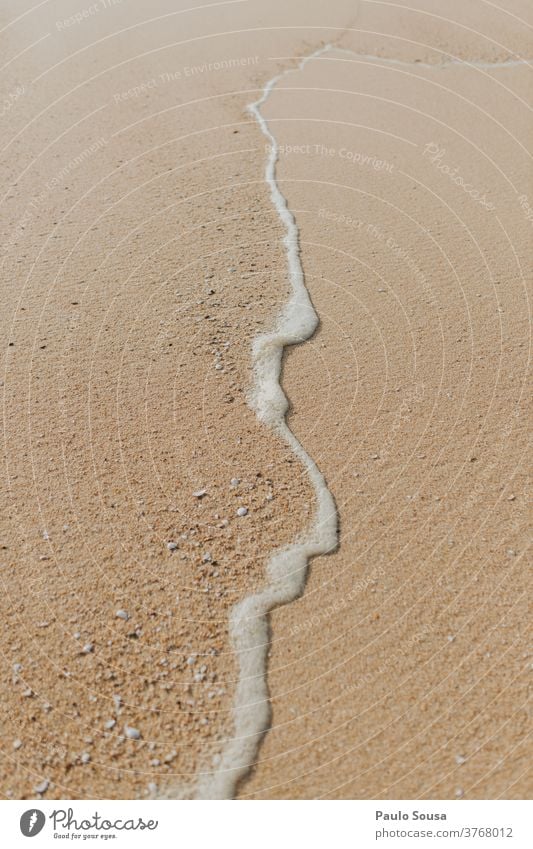 Seeschaum-Linie MEER schäumen Strand Sand Sandstrand Außenaufnahme Farbfoto Wellen Ferien & Urlaub & Reisen Meer Wasser Küste Horizont Menschenleer Erholung