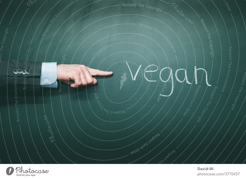 vegan - mit dem Finger darauf hinweisen / zeigen Vegan Ernährung Zeigefinger Wort lebensweise Lebensstil Gesundheit Nachhaltigkeit Massentierhaltung artgerecht