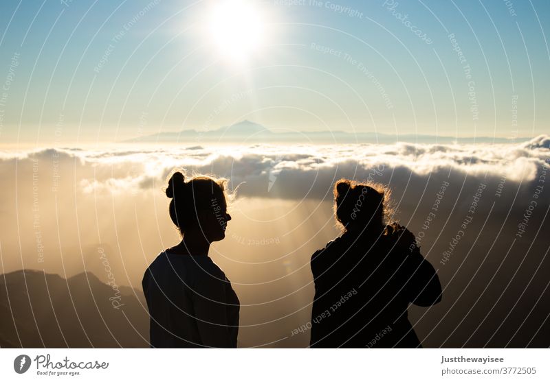 Silhoutte mit wunderschönem Sonnenuntergang am Teide Himmel Gran Canaria Menschen Person Landschaft Sommer españa Kanaren Spanien Cloud Berge u. Gebirge Baum