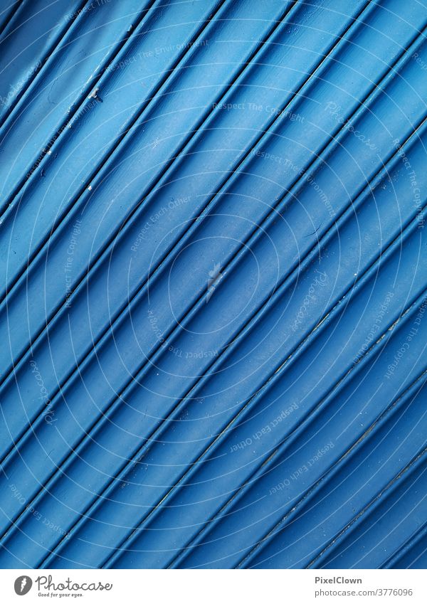 Blaues Tor Farbfoto Architektur Außenaufnahme Bauwerk Menschenleer Blau, Lamellen, abstrakt, Muster, Form
