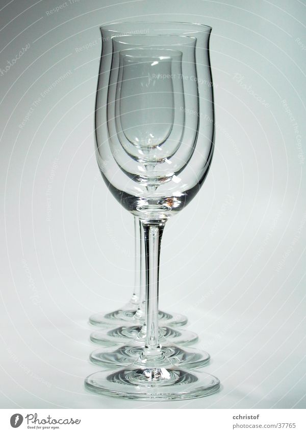 Glasreihe Weinglas 4 zerbrechlich leer weiß grau Häusliches Leben Reihe
