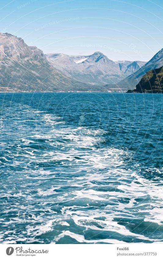 Abreise Ferien & Urlaub & Reisen Abenteuer Meer Berge u. Gebirge wandern Umwelt Natur Wasser nur Himmel Sommer Schneebedeckte Gipfel Fjord entdecken fahren kalt