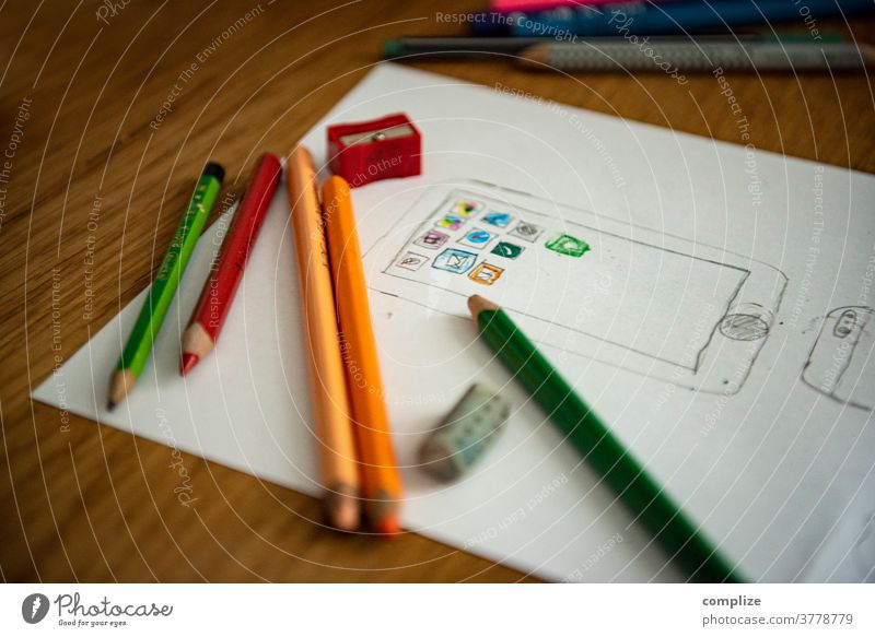 Smartphone & Apps gemalt von einem Kind app Applikation handy malen kreativ Internet Technologie telefonieren Kunst Unterricht zeichnen Buntstifte Stifte iPhone