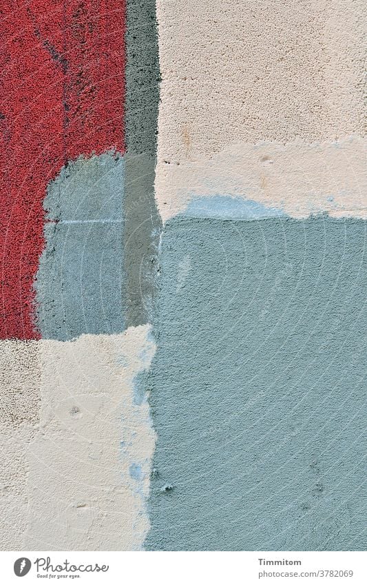 Ein Bild Farben Flächen Renovieren Kunst Grafik Farbfoto Gedeckte Farben Strukturen & Formen abstrakt Design Menschenleer ästhetisch Hauswand blau rot weiß