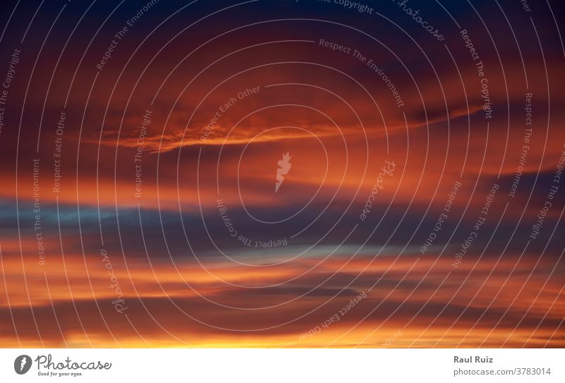 Wolken bei Sonnenuntergang, orange Tag Dämmerung Meteorologie Himmel (Jenseits) pulsierend Wetter Sonnenlicht Cloud Natur Wolkenlandschaft Stratosphäre abstrakt