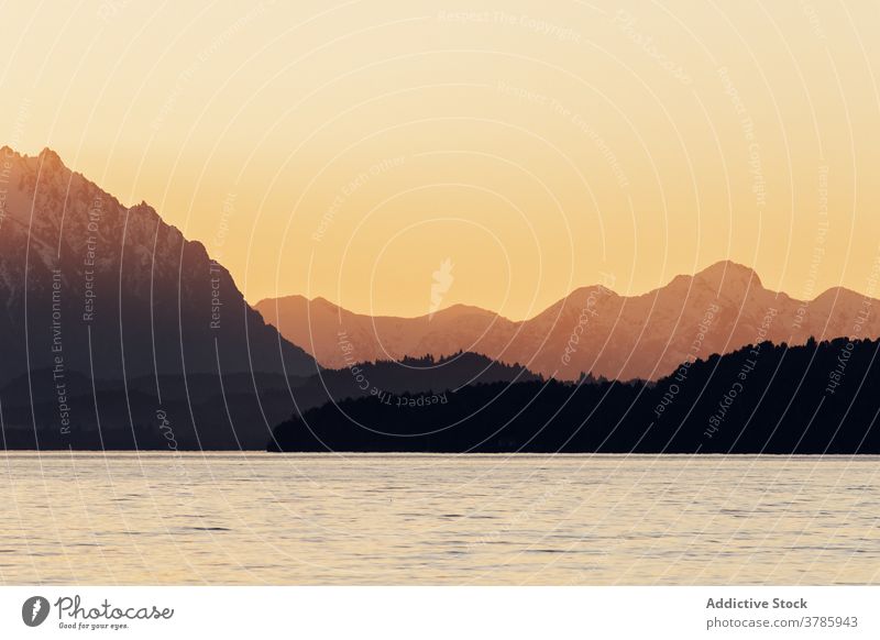 Beeindruckende Berge und Meer bei Sonnenuntergang Berge u. Gebirge Silhouette MEER erstaunlich Meereslandschaft Landschaft Farbe Pastell Patagonien Südamerika