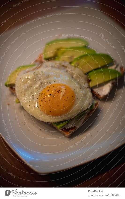 #A# Frühstück mit Ei und Avocado Lebensmittel Ernährung Vegetarische Ernährung Farbfoto Bioprodukte Gesundheit Gesunde Ernährung Diät Essen Foodfotografie