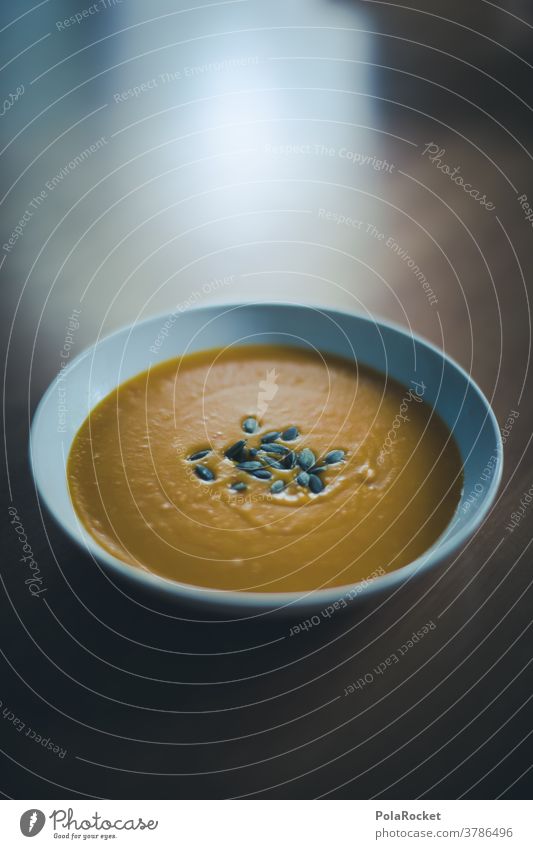 #A# 3 Fäuste gegen eine Kürbis-Suppe orange Gesunde Ernährung Bioprodukte Lebensmittel Gemüse Farbfoto Mittagessen Essen Herbstgefühle Herbstbeginn herbstlich