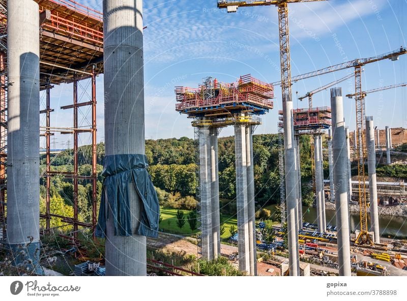Neubau der Lahntalbrücke bei Limburg Brücke Baustelle Straßenverkehr Autobahn Straßenbau Bauarbeiten Infrastruktur Brückenbau Autobahn A3 Deutschland Mobilität
