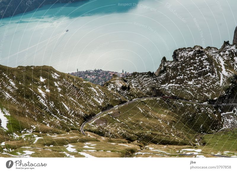 Brienzersee vom Brienzer Rothorn aus See Schweiz Berner Oberland Berge u. Gebirge Alpen Landschaft Natur Himmel blau Außenaufnahme Gipfel Aussicht Schneefeld