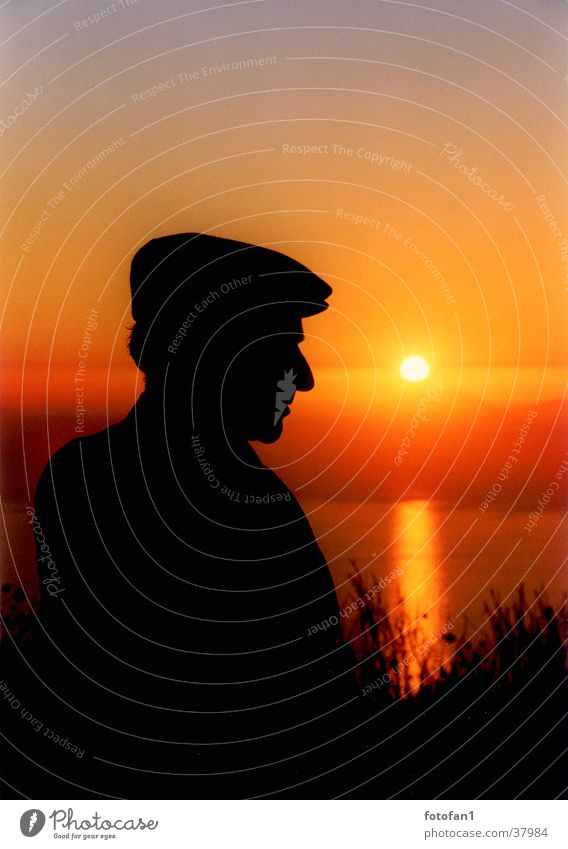 Schäfer bei Sonnenuntergang Mann Silhouette Meer Mütze Gegenlicht schwarz Profil