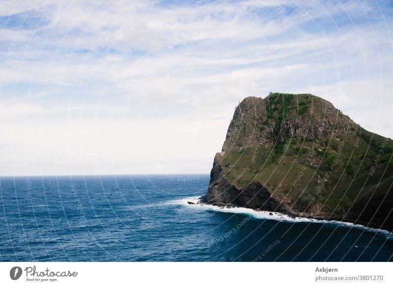 Dramatische Klippe Hawaii Maui Felskante Hintergrund blau malerisch im Freien mit Blick auf Ausflugsziel Meeresufer Textfreiraum wunderbar Tierwelt Himmel Natur