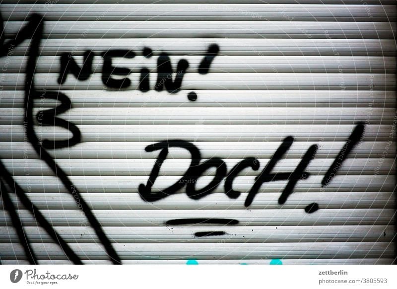 Nein! - Doch! aussage berlin botschaft diskussion doch farbe gesprayt grafitti grafitto hauptstadt haus herbst hinterhaus illustration kunst mauer