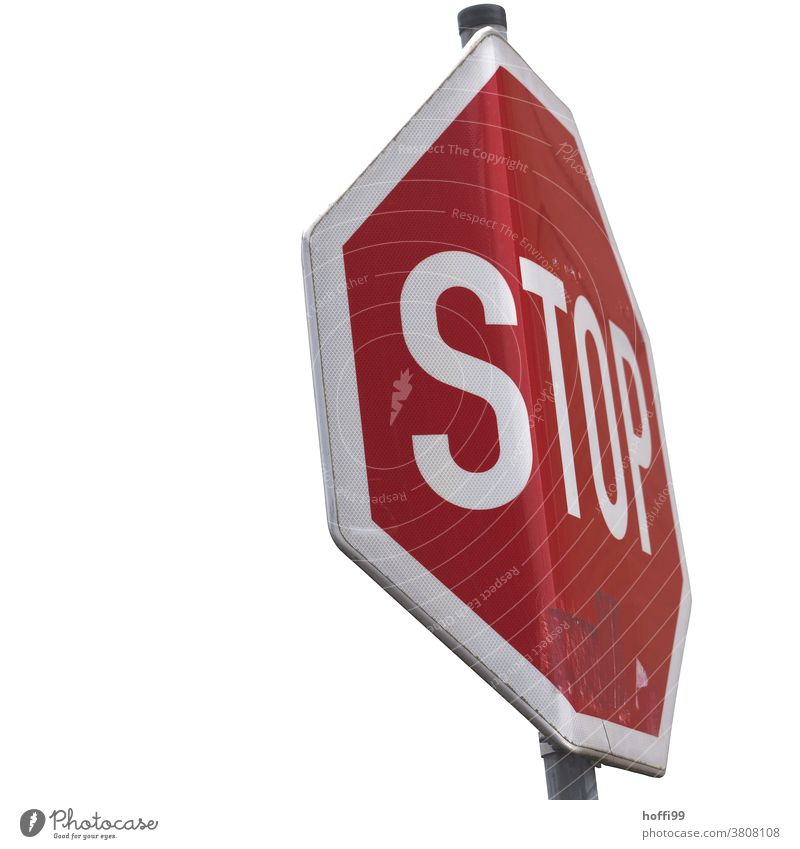 Stop auf gebogenem Schild - TOP Stopsignal Stoppschild geboben kaputt Verkehrszeichen Schilder & Markierungen stoppen Straße Verkehrsschild Hinweisschild