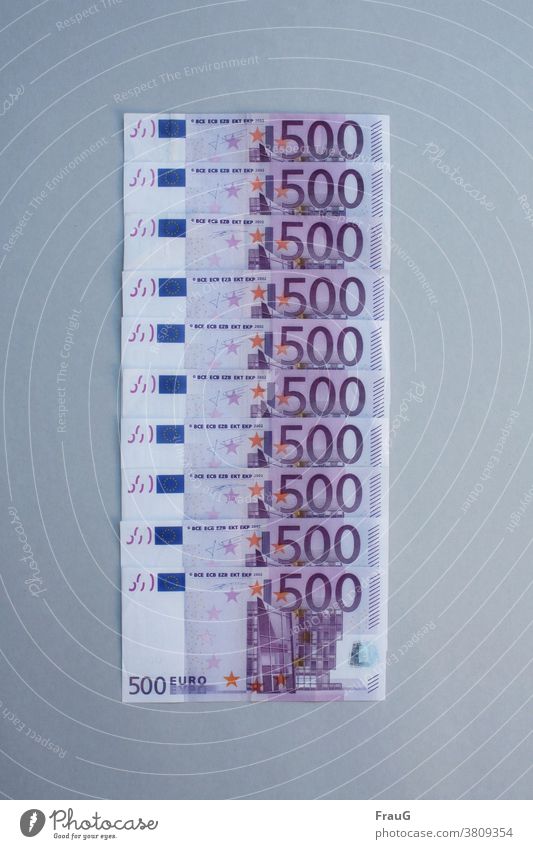 für die Energiekosten... Geld Geldscheine Papiergeld Banknoten ausgegeben 2002 Zahlungsmittel gültig Bargeld aufgereiht 500 € Schein 5000 € gespart historisch