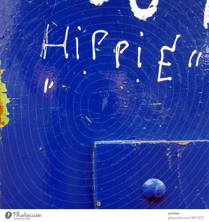 Auch ein Hippie muss mal Pippi / Graffiti auf blau Schrift Blau Göttingen