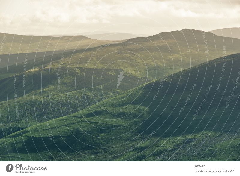 berge Natur Landschaft Wald Hügel Berge u. Gebirge grün Aussicht Ferne Republik Irland Sonnenlicht wandern Bergwanderung Farbfoto Außenaufnahme Menschenleer