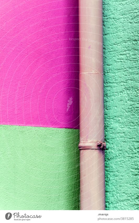 Farbe | Kunst am Bau Wand Fallrohr pink grün Mauer Gebäude schrill auffallend außergewöhnlich Hintergrundbild