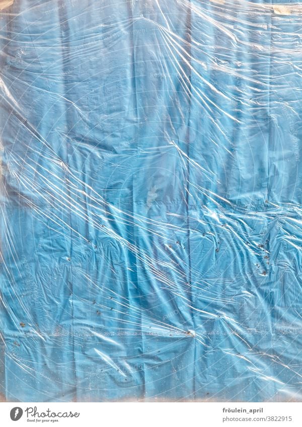Falten - verschiedene Folien Faltenwurf falten Strukturen & Formen Detailaufnahme abstrakt Schutz Kunststoff Plane geheimnisvoll schutz Abdeckung blau
