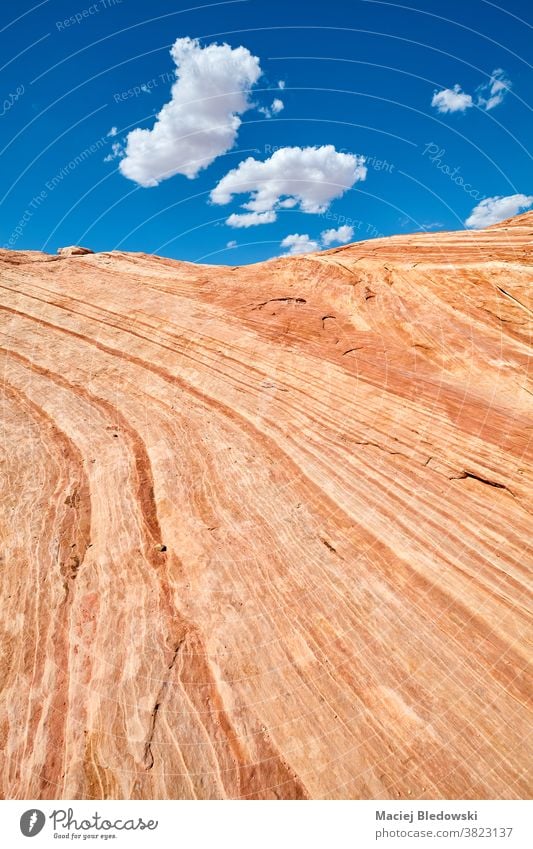 Sandsteinwellenformationen im Valley of Fire State Park, USA. Landschaft Himmel Natur sonnig Nevada wüst amerika Felsen reisen Tal winken Fernweh Valley of fire