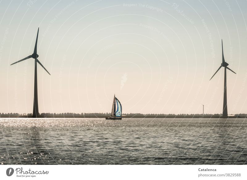 Windenergie Freiheit Tageslicht Blau Grün Sommer segeln Ferien & Urlaub & Reisen Himmel Wolken Horizont Segelyacht Meer Schifffahrt windig Wellen Wasser Natur