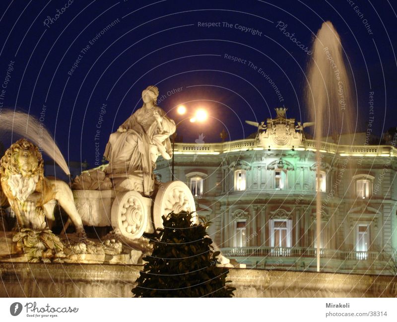 Cibeles Madrid Spanien Springbrunnen Platz Nacht historisch