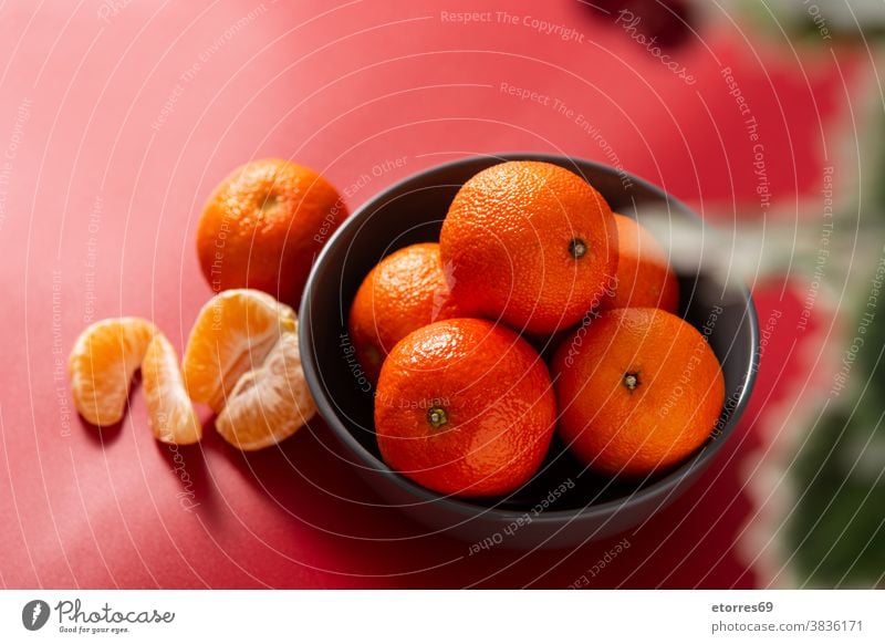 Frische Mandarinen in Schale asiatisch blau Chinesisch Zitrusfrüchte Clementine Lebensmittel frisch Frucht Gesundheit vereinzelt Saft Makro natürlich Natur