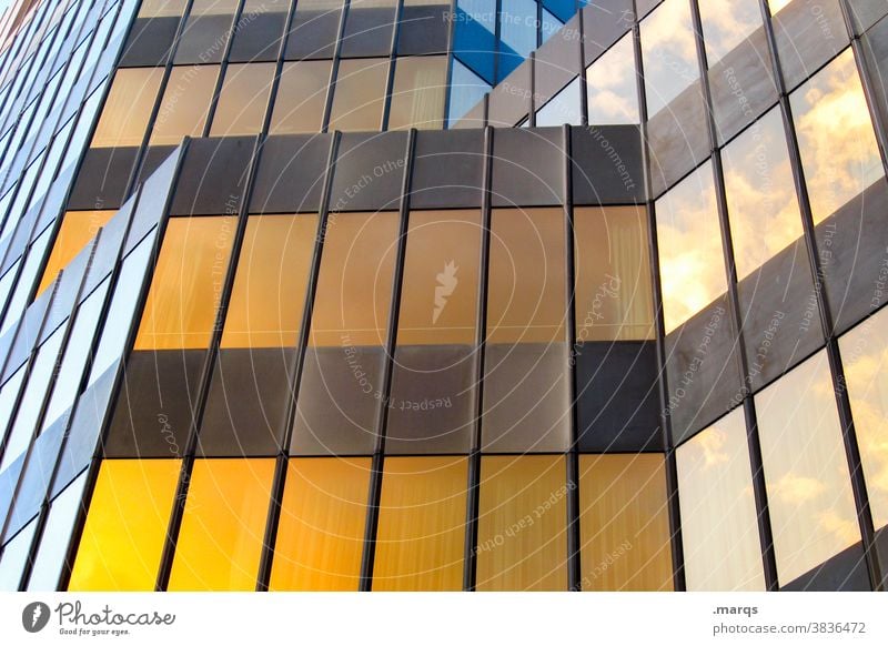 Fassade Gebäude Metall braun gelb eckig Linien modern Architektur Hochhaus Reflexion & Spiegelung Bauwerk Glasfassade Fenster Bürogebäude
