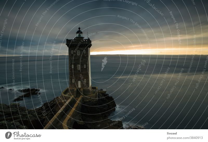 Leuchtturm von Kermorvan, Bretagne-Frankreich kermorvan Abenddämmerung Dämmerung Licht goldenes Licht Horizont Denkmal Konstruktion Sonnenaufgang