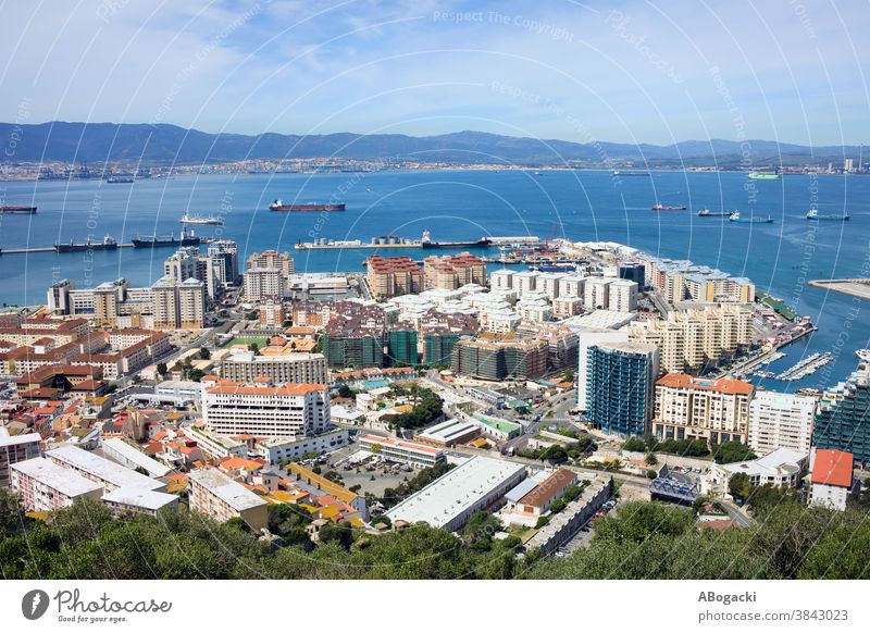 Stadt und Bucht von Gibraltar Großstadt Gebäude Haus Klotz flach Appartement urban Gehäuse Entwicklung wohnbedingt oben Antenne Briten Übersee-Territorium MEER
