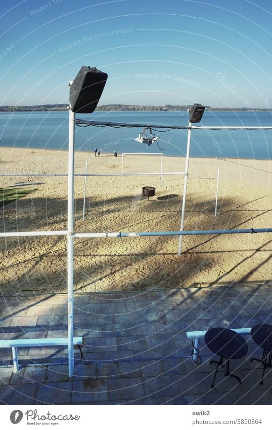 Resonanzraum Technik & Technologie Lautsprecher lautstark Metall Kunststoff hoch oben Menschenleer Landschaft Natur Umwelt Horizont Seeufer Wasser ruhig